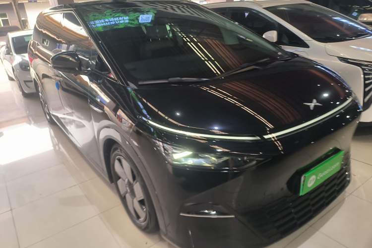 Used XPeng X9 2024 702 Ultra-Long Range Pro Front Right 45 Deg