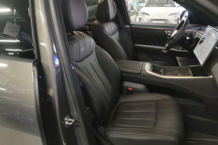 Used ONVO Luxeed L90 2025 Model—Max Six-Seater Version