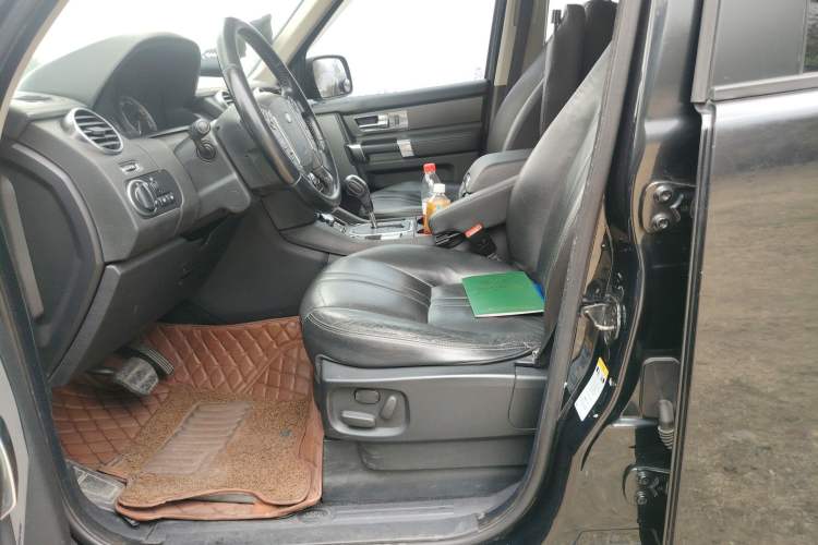 Used Land Rover Discovery 2010 3.0 TDV6 HSE Diesel Edition Left Front Seat