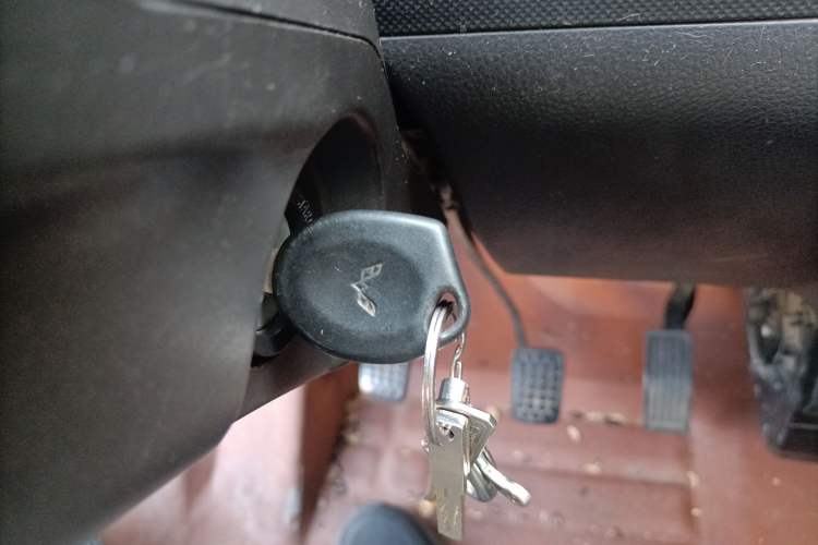 Used Wuling Rongguang 2014 1.5L S Base Version
