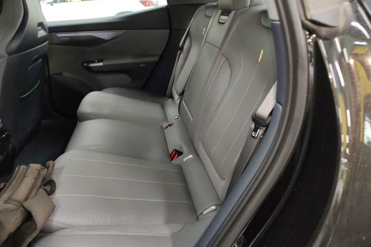 Used Lynk & Co 07 2024 EM-P 126 Long-Range Halo Left Rear Seat
