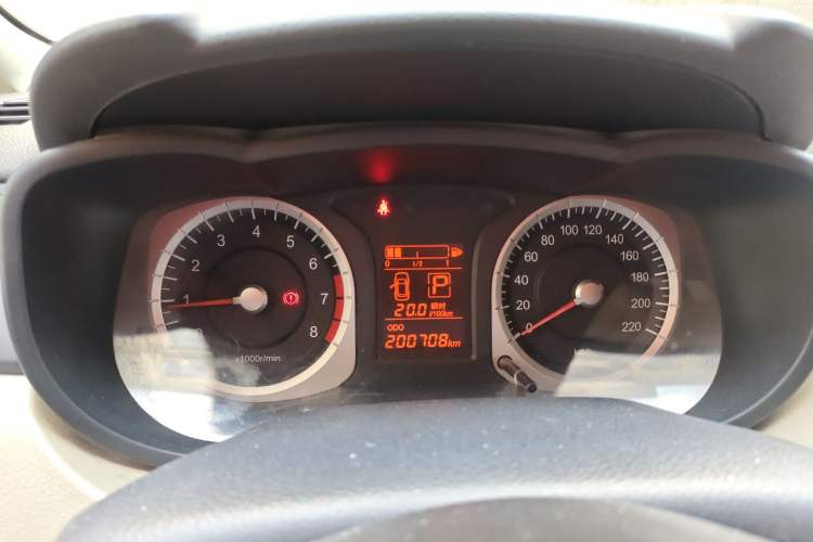 Used Venucia R50 2014 1.6L Automatic Splendid Edition