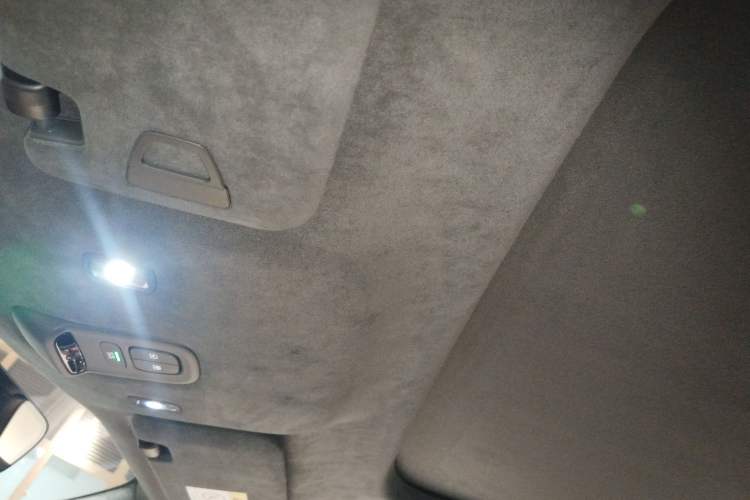 Used Nio ES8 2023 75 kWh Headliner