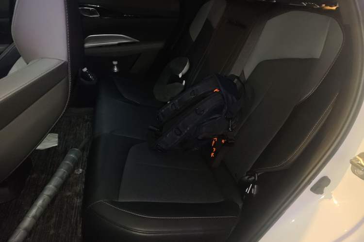 Used CHANGAN OSHAN Z6 2022 Blue Whale 1.5T DCT Smart Edition Urban Version Left Rear Seat