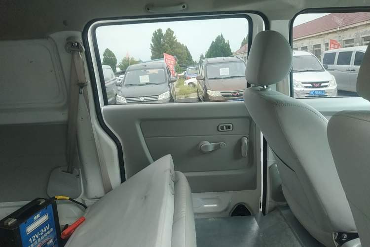 Used Jinbei New Hiace X30L 2023 1.5L Wealth Edition Van 2/5 Seats Non-Air-Conditioned Version SWC15M