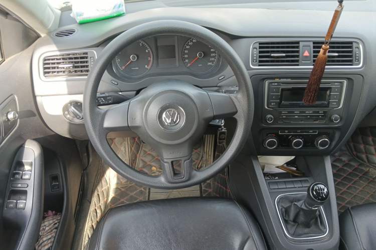 Used Volkswagen Sagitar 2012 1.6L Manual Comfort Model Steering Wheel