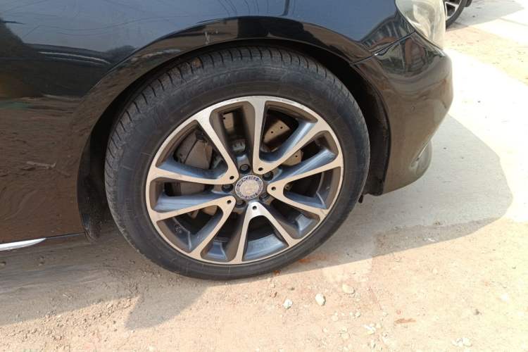 Used Mercedes-Benz E-Class 2016 E 300 L Stylish Model Right Front Wheel Hub