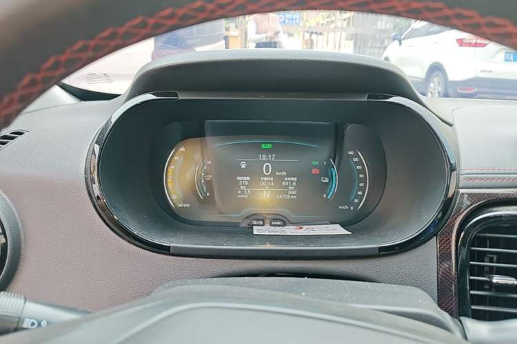 Used Chery QQ Little Ant 2022 Sweet Pink Edition Half-Sugar Version Lithium Iron Phosphate 29.2 kWh 30 kW 301 km