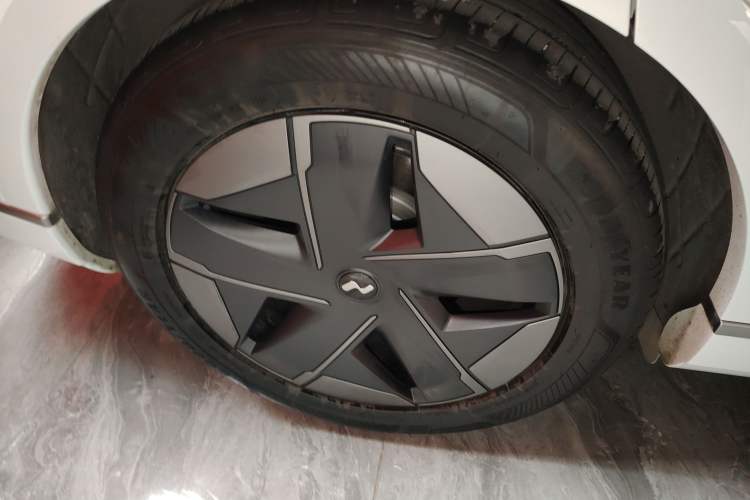 Used ONVO Luxeed L90 2025 Model—Max Six-Seater Version
