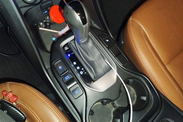 Used Hyundai Santa Fe 2013 Revised Version 2.4L Automatic All-Wheel Drive Luxury Trim