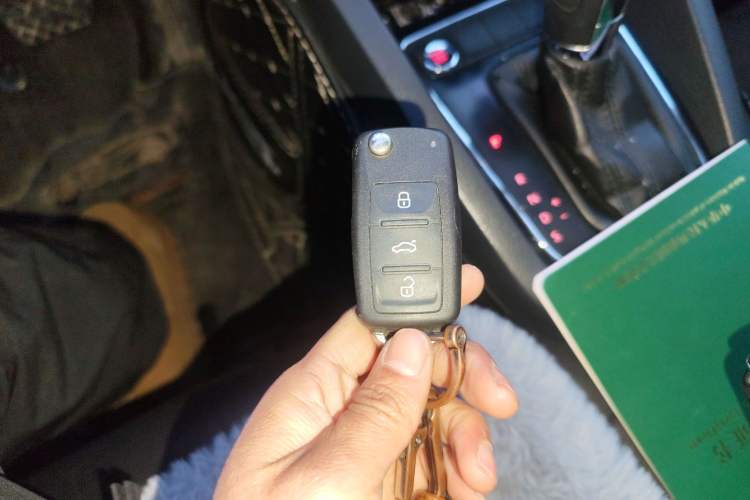 Used Volkswagen Sagitar 2017 230TSI Automatic Comfort Version Vehicle Key