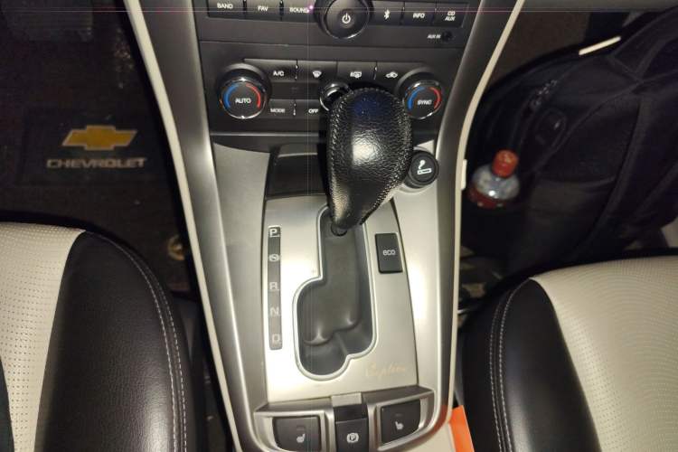 Used Chevrolet Captiva 2014 2.4L 4x4 Luxury Edition 5 Seats Gear Lever