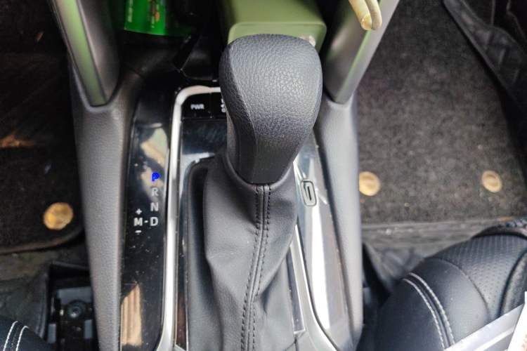 Used Toyota FRONTLANDER 2023 2.0L CVT Elite Edition Gear Lever