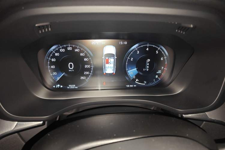 Used Volvo XC60 2019 T5 4x4 Smart & Dynamic Sport Edition China VI Standard Instrument Cluster