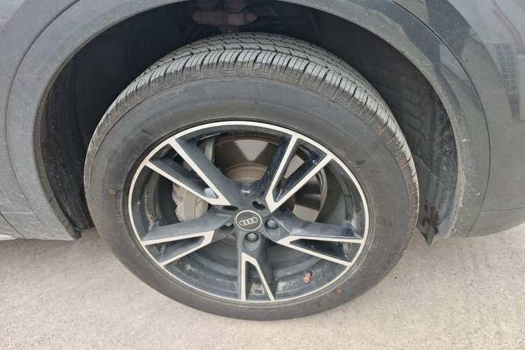 Used Audi Q5L 2022 40T Fashionable and Dynamic Model Right Front Wheel Hub