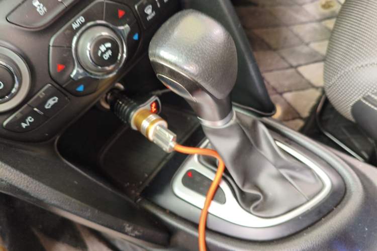 Used Fiat Viaggio 2012 1.4T Automatic Luxury Edition Gear Lever