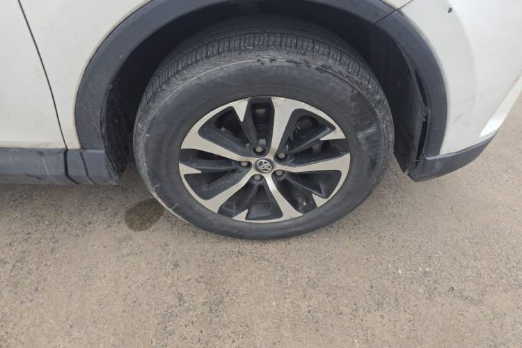 Used Toyota RAV4 2016 2.0L CVT Two-Wheel Drive Fashion Edition China V Standard Right Front Wheel Hub