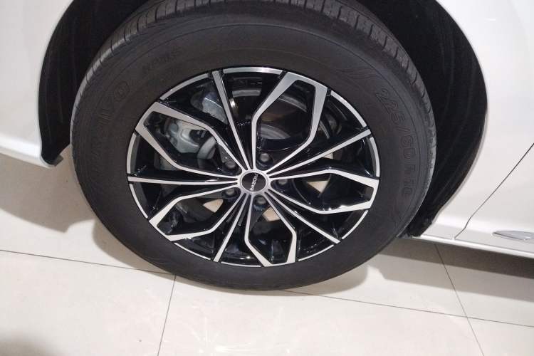 Used Roewe iMAX8 New Energy 2025 1.5T DMH Lu Zun Deluxe Edition Left Front Wheel Hub