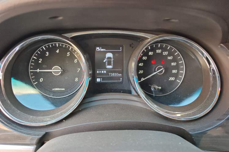 Used Baojun 730 2016 1.5L Manual Comfort Version 7 Seats China V Emission Standard Odometer Close Up