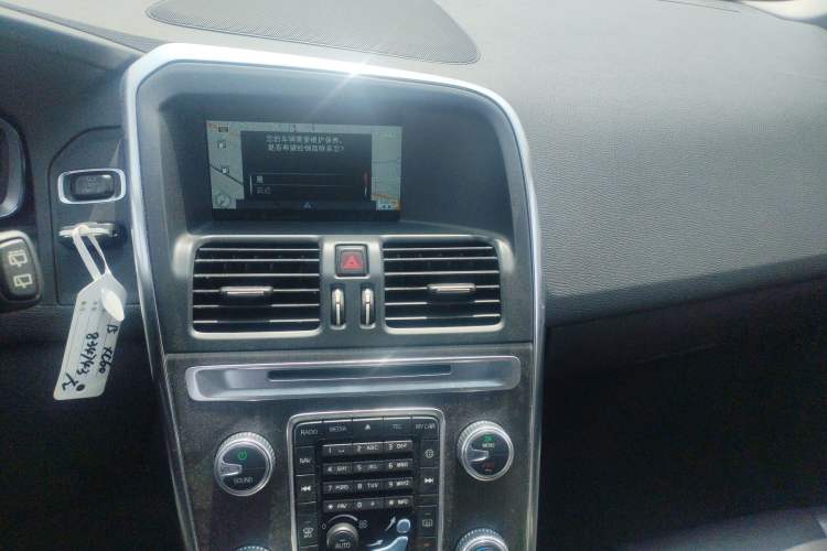 Used Volvo XC60 2016 T5 Smart Version Audio And AC Panel