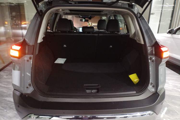 Used Nissan X-Trail 2023 e-POWER Ultra-Hybrid Dual-Motor All-Wheel-Drive Luxury Edition Trunk