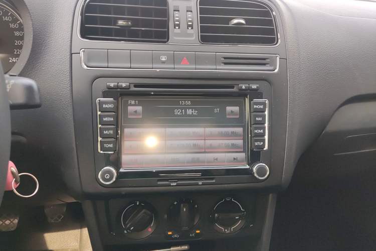 Used Volkswagen Polo 2014 1.4L Manual Fashion Edition Audio And AC Panel