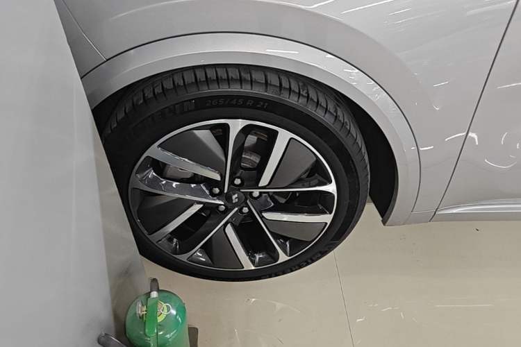 Used Li Auto L9 2024 Pro Model Left Front Wheel Hub