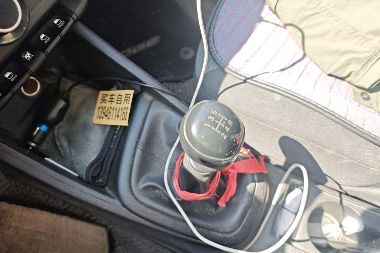 Used Hyundai Verna (older generation) 2017 1.4L Manual Refreshed Version China VI Standard Gear Lever