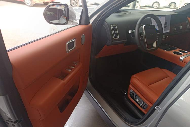 Used Li Auto L8 2023 Pro Model
