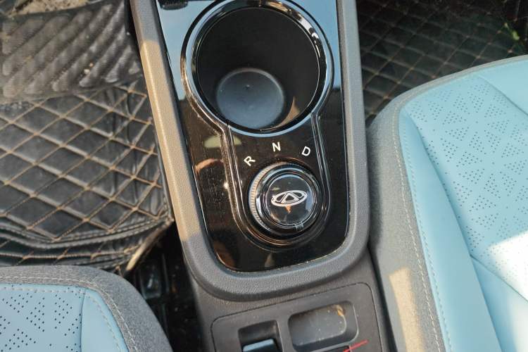 Used Chery QQ Little Ant 2022 Revised Version Sweet Pink Edition Half-Sugar Version Lithium Iron Phosphate 30.7 kWh 30 kW 301 km Gear Lever