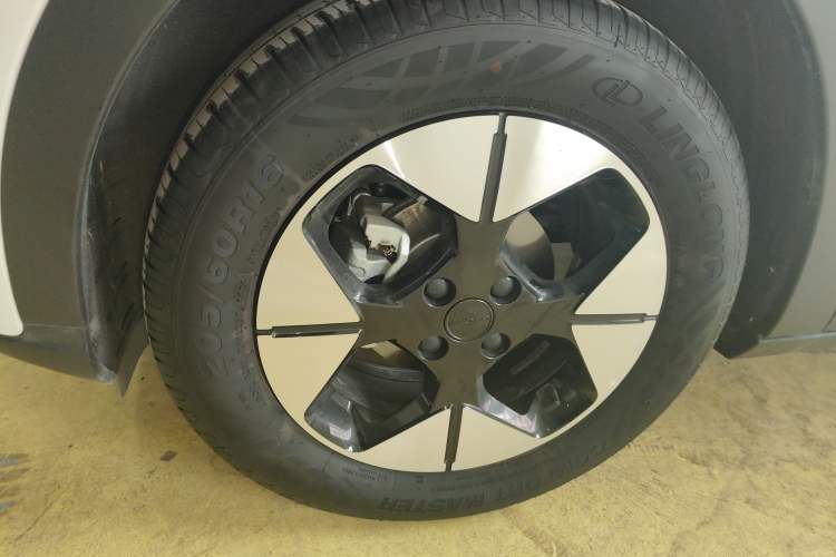 Used Geely Galaxy Geome 2025 UP 410km Exploration Edition Left Front Wheel Hub