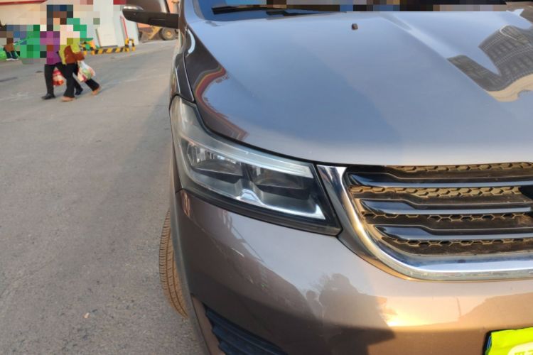 Used Huasong 7 2015 2.0T Automatic Comfort Model Right Front Headlight