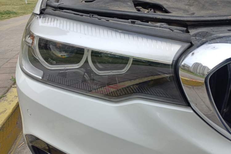 Used BMW 5 Series 2018 530Li Leading Model M Sport Package Right Front Headlight