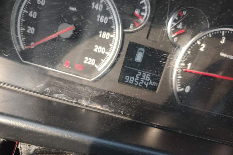 Used Jinbei Grace 2014 2.4L Standard Short-Wheelbase 7-Seater 4RB2
