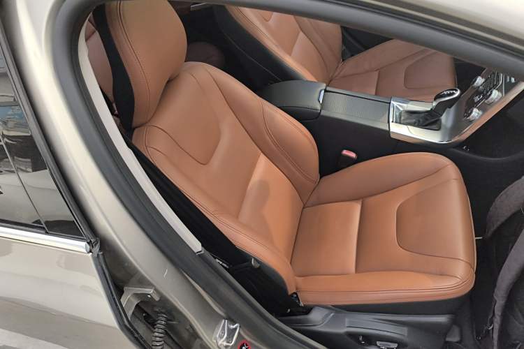 Used Volvo S60 2015 S60L 2.0T Zhiyuan Edition