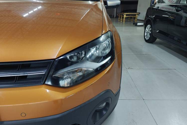 Used Volkswagen Polo 2018 1.5L Cross Polo Automatic
