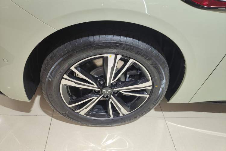 Used Hongqi EH7 2025 600 Smart Selection Edition
