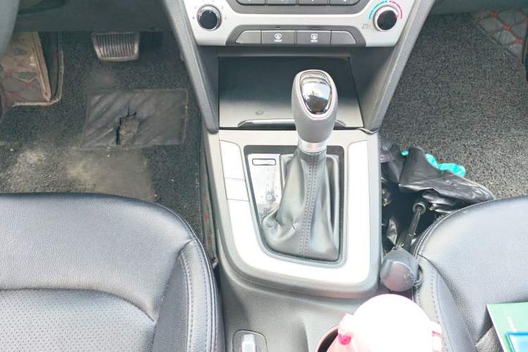 Used Hyundai Elantra (6th Generation / Lingdong) 2016 1.6L Automatic ZhiXuan · Luxury Version