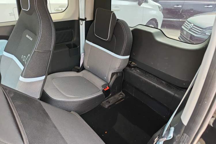 Used Baojun E300 2020 Star Travel Edition Left Rear Seat