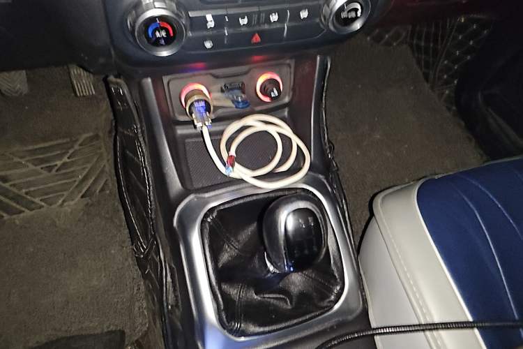 Used CHANGAN OSHAN X70A 2018 1.5L Manual Standard Edition Gear Lever