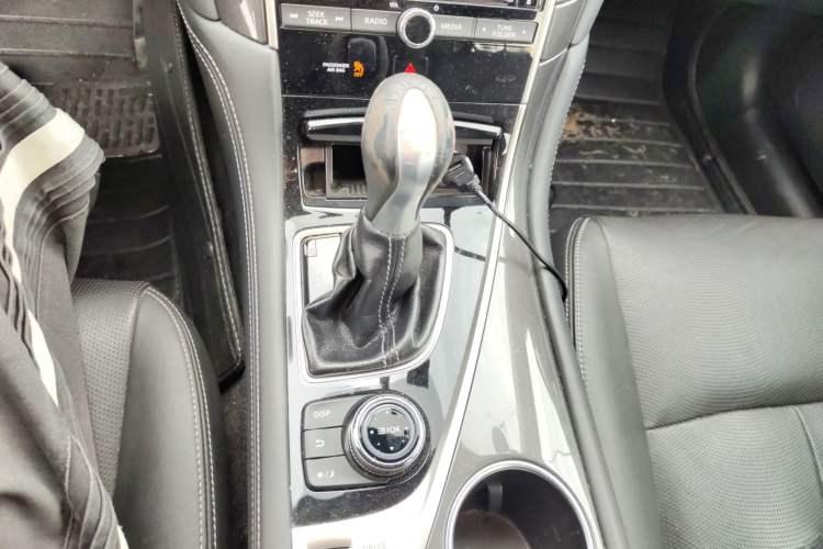 Used Infiniti Q50 2014 2.0T Comfort Edition
