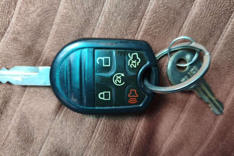 Used Ford Explorer 2013 3.5L Deluxe Model Vehicle Key
