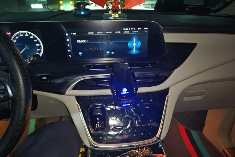 Used Buick GL8 2022 ES Landtrek 653T Comfort Edition Audio And AC Panel