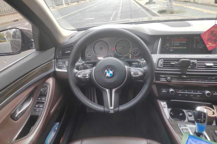 Used BMW 5 Series 2014 525Li Luxury Design Package Steering Wheel