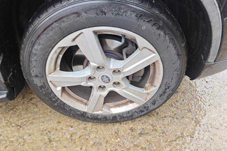 Used Bestune X80 2013 2.0L automatic luxury version
