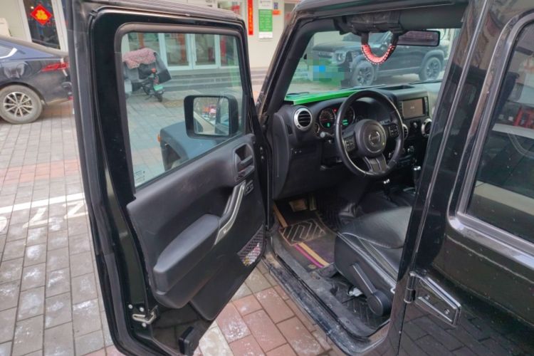Used Jeep Wrangler 2015 3.6L Rubicon Four-Door Comfort Edition
