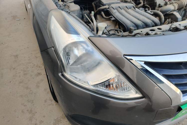 Used Nissan Sunny 2015 1.5XE Manual Comfort Edition Right Front Headlight