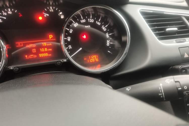 Used Peugeot 3008 2015 1.6THP Automatic Classic Edition Odometer Close Up