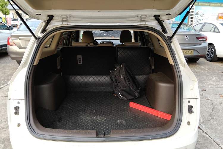 Used Baojun 310W 2017 1.5L Manual Comfort Version China V Trunk