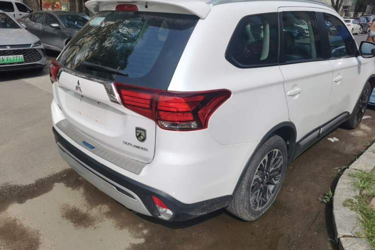 Used Mitsubishi Outlander 2020 2.0L Two-Wheel Drive Enjoyment Version 5 Seats